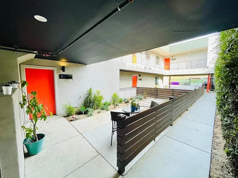 944 Pacific Ave — Sale in Long Beach, CA, photo 4 of 5