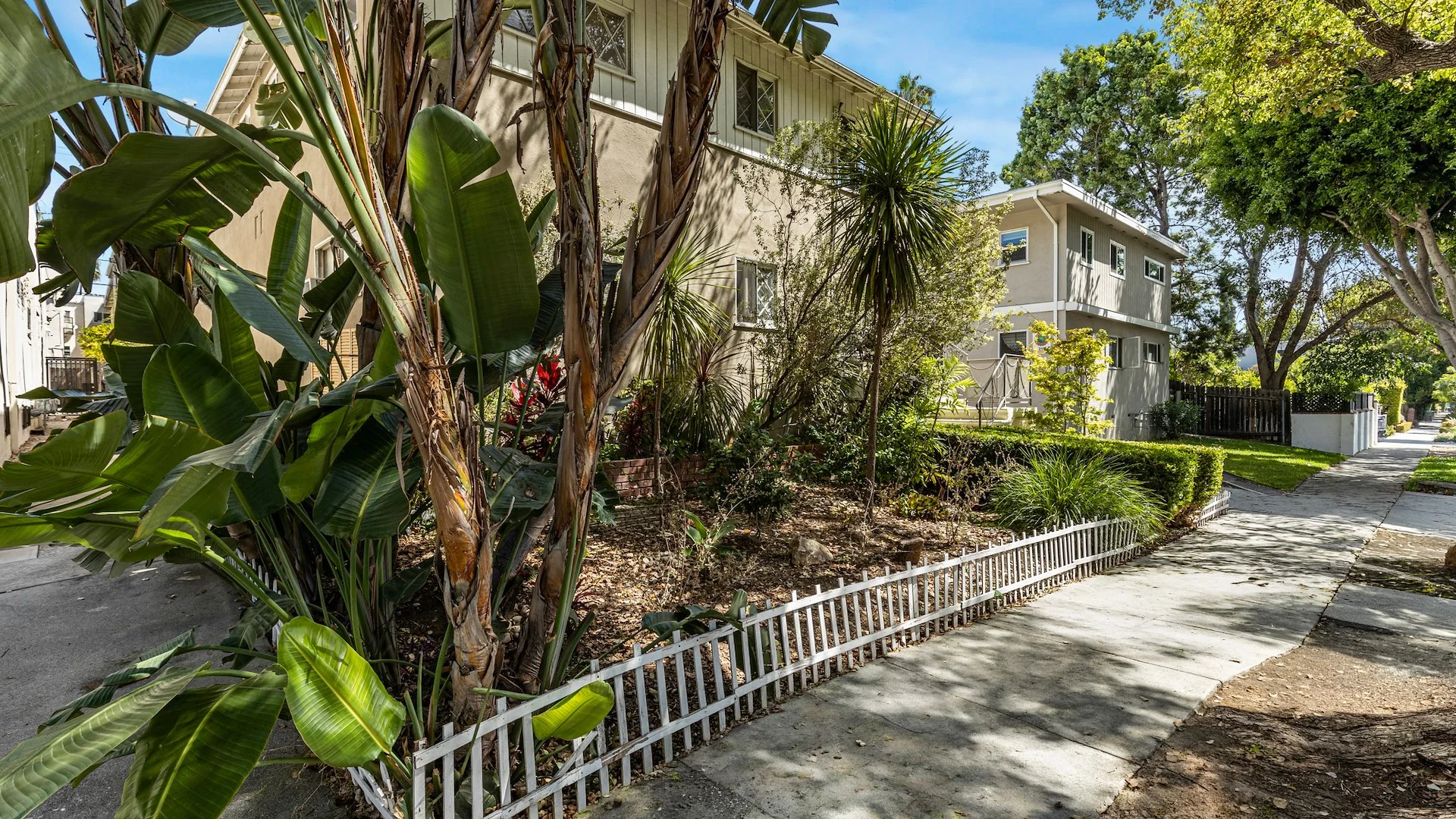 7627 Hampton Ave — Sale in West Hollywood, CA, photo 3 of 5
