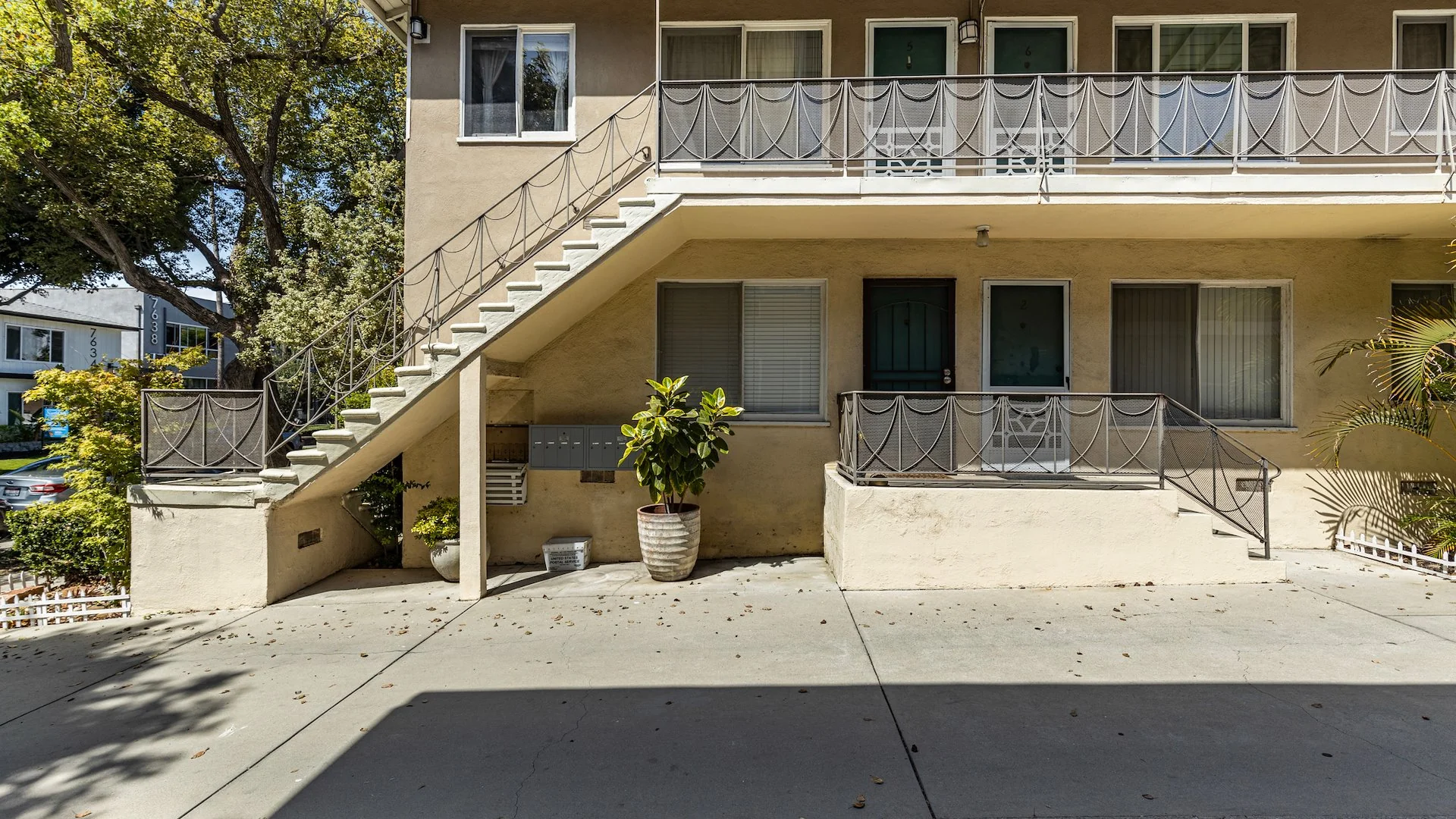 7627 Hampton Ave — Sale in West Hollywood, CA, photo 4 of 5