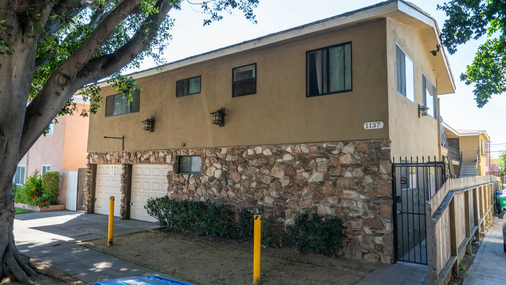 1137 Junipero Avenue — Sale in Long Beach, CA, photo 3 of 6