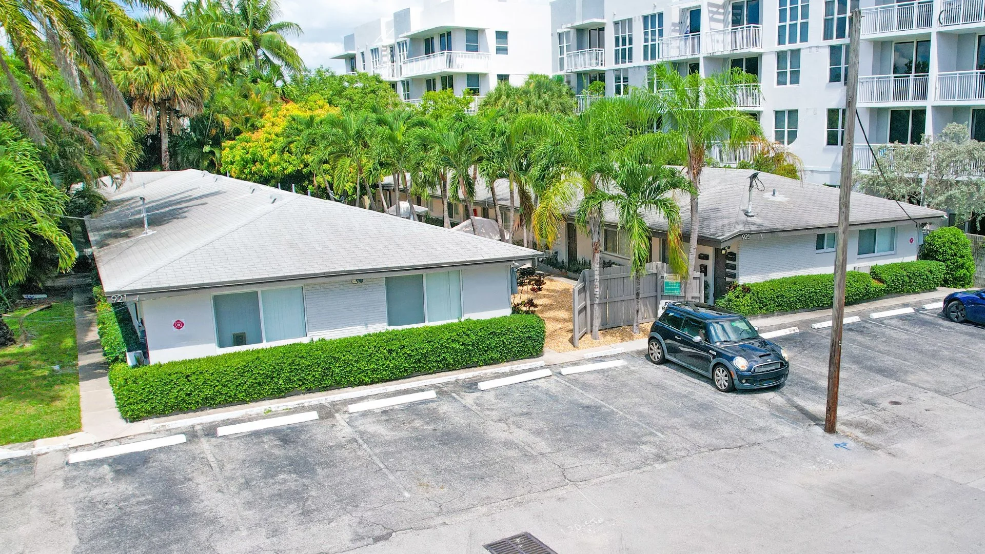 921-925 NE 17th Ave — Sale in Fort Lauderdale, FL, photo 1 of 5