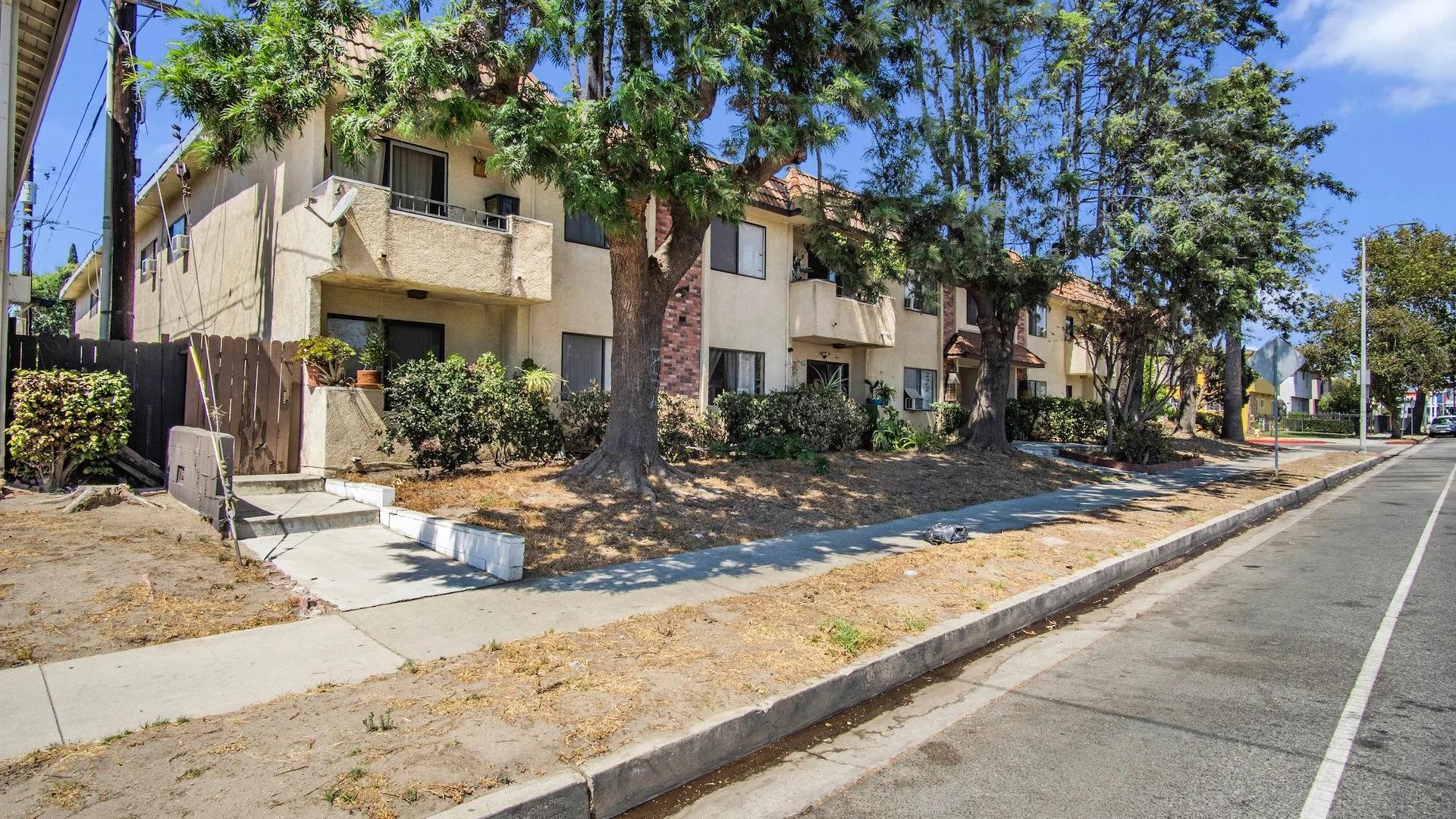 7061 Whitsett Ave — Sale in North Hollywood, CA, photo 2 of 2