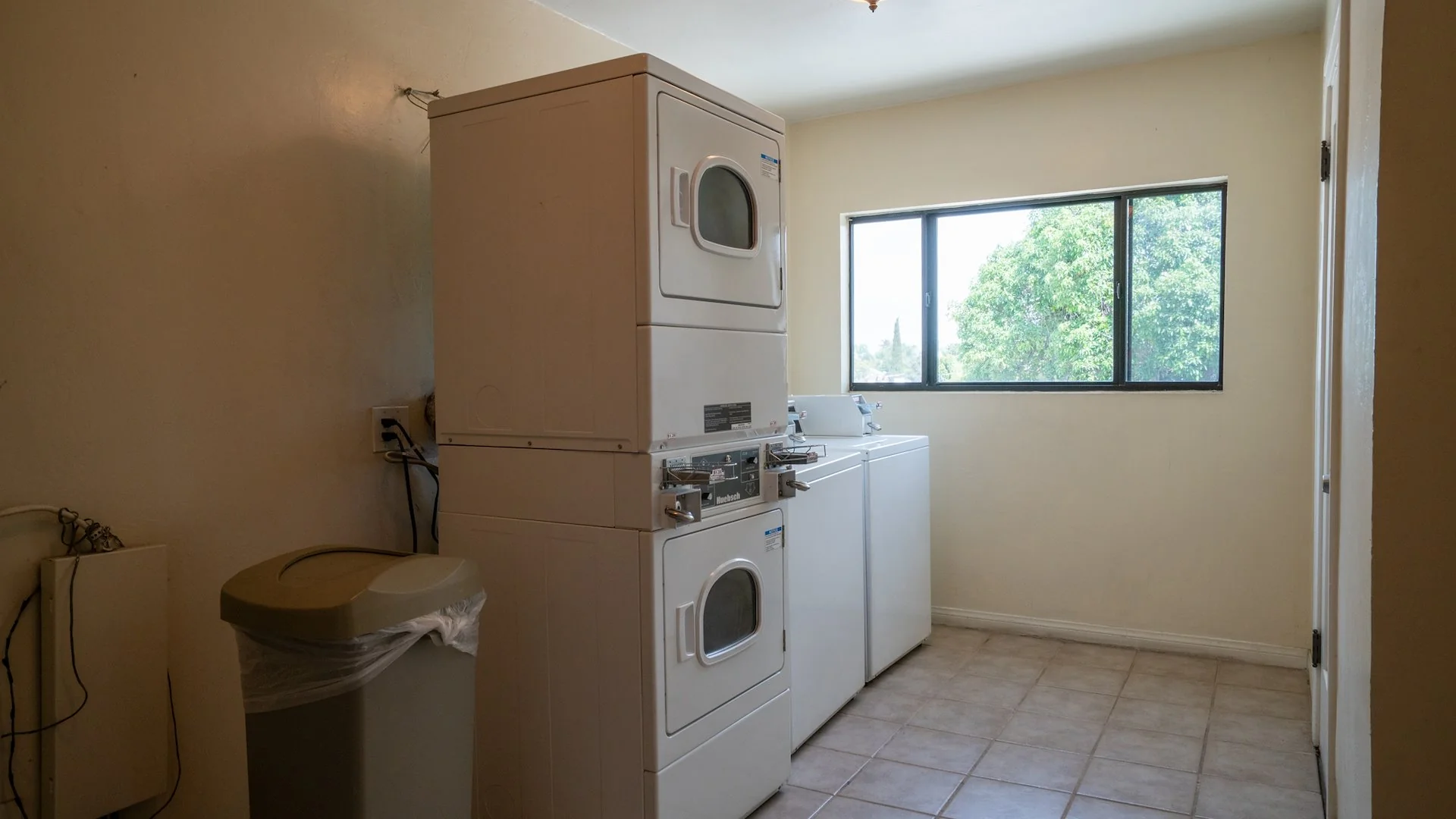 2059 Cedar Ave — Sale in Long Beach, CA, photo 2 of 6