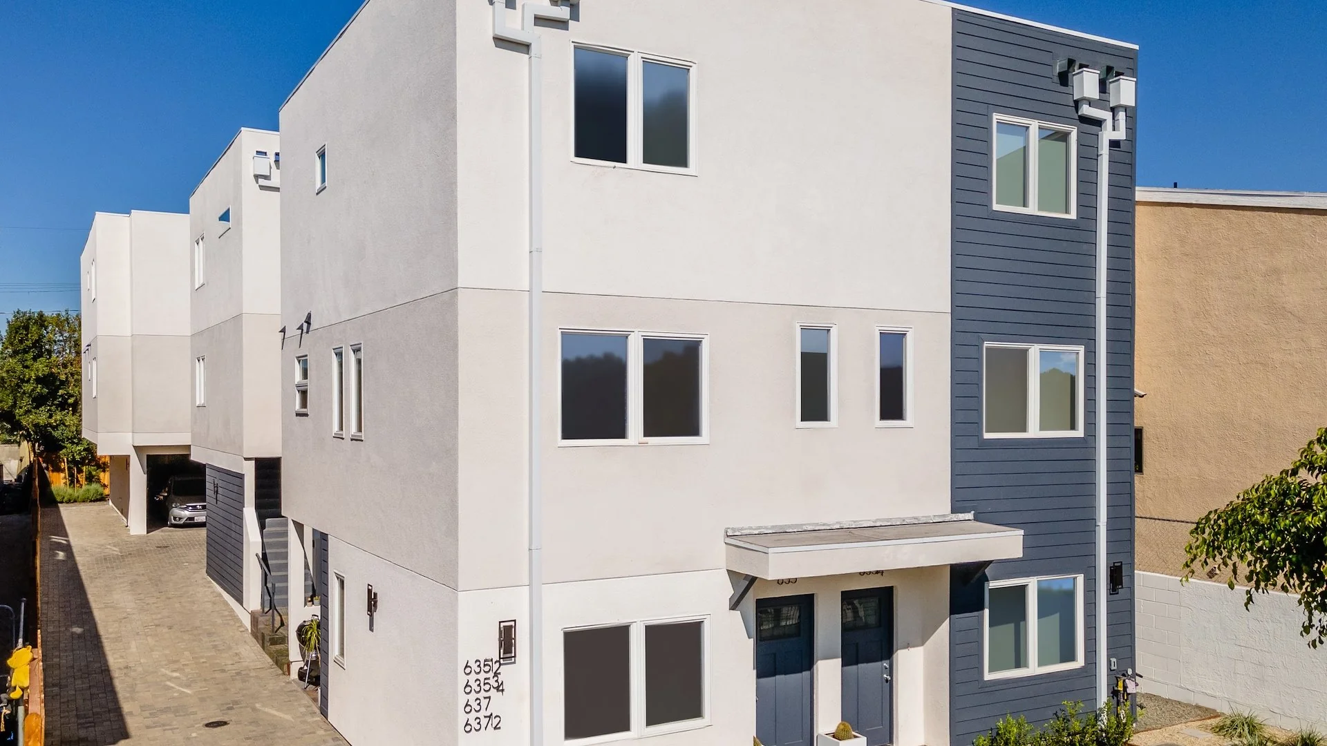 635 N Harvard — Sale in Los Angeles, CA, photo 1 of 2