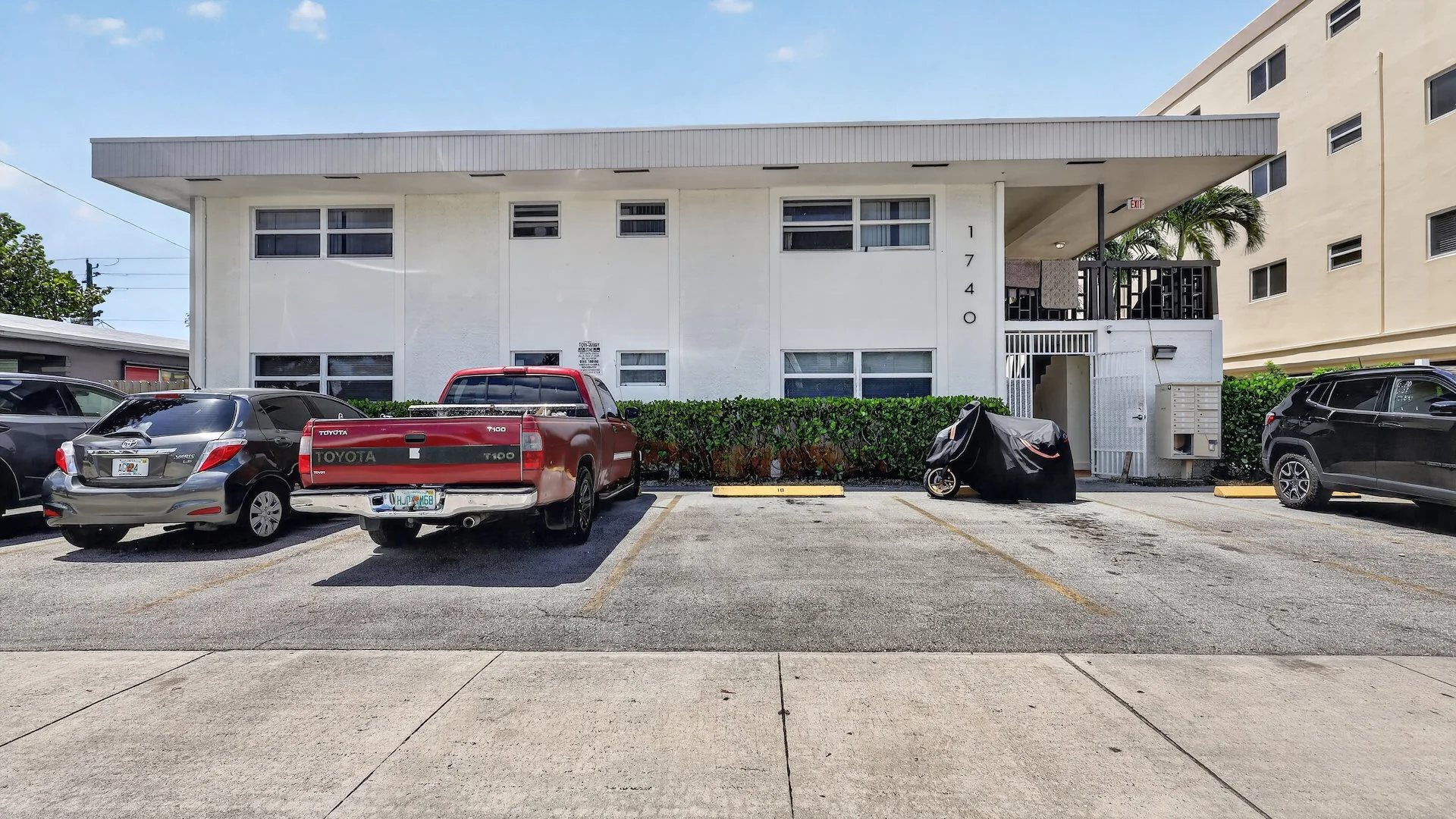 Funston Street Apartments — Sale in Hollywood, FL, photo 2 of 3
