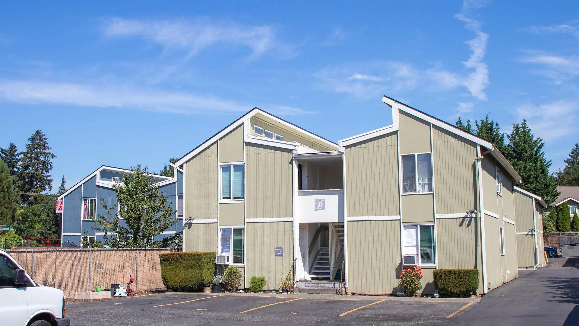 Pinehurst Manor Apartments — Sale in Auburn, WA, photo 3 of 7