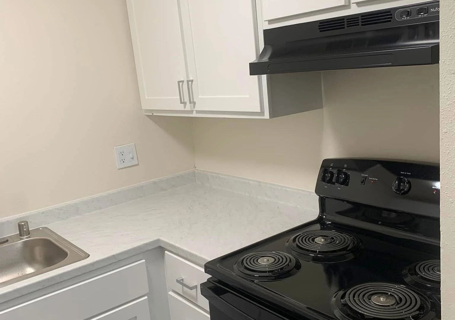 Pinehurst Manor Apartments — Sale in Auburn, WA, photo 6 of 7