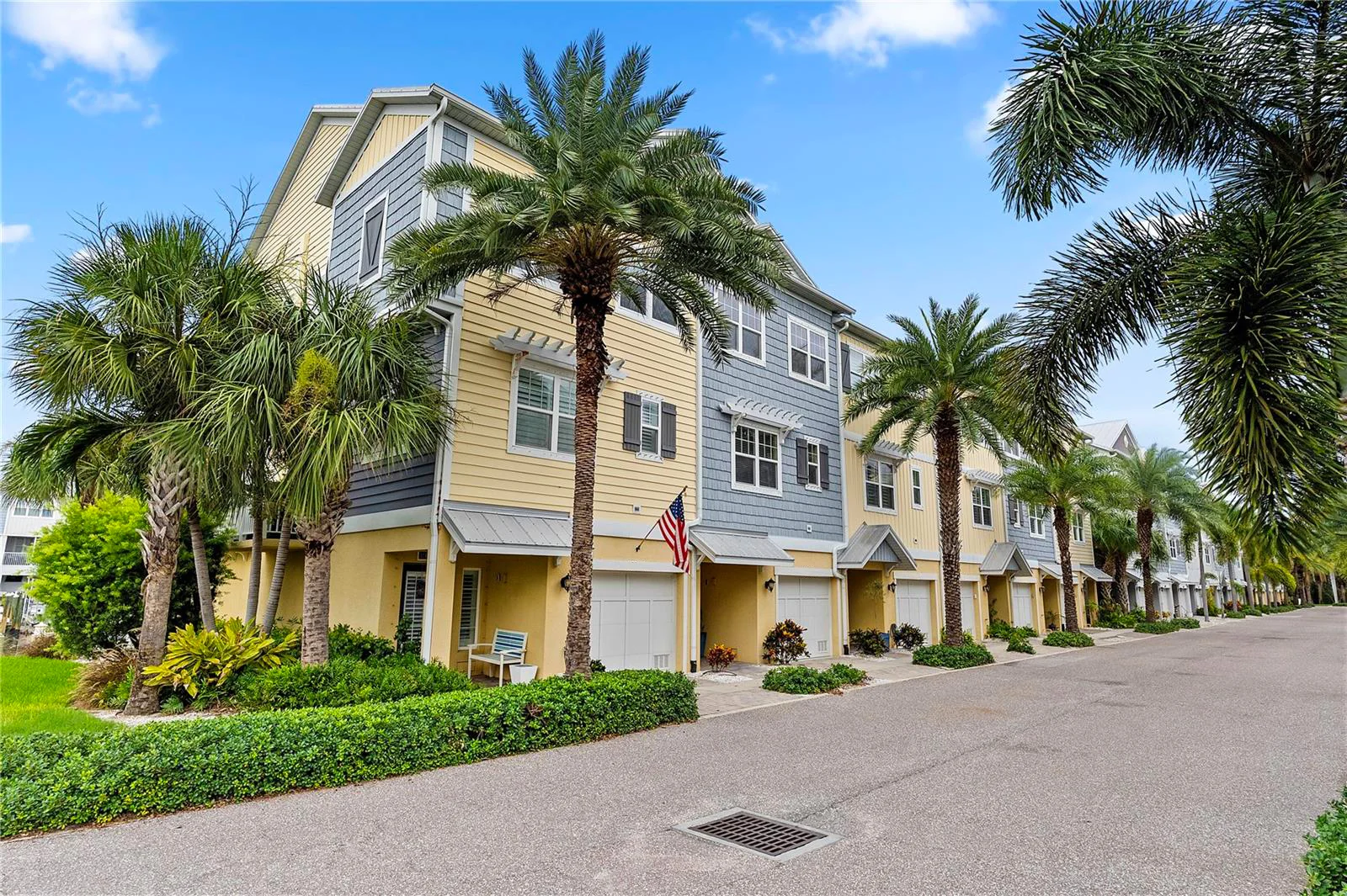 The Cove at Loggerhead Marina (10 of 169 Units) — Sale in St. Petersburg, FL, photo 1 of 7