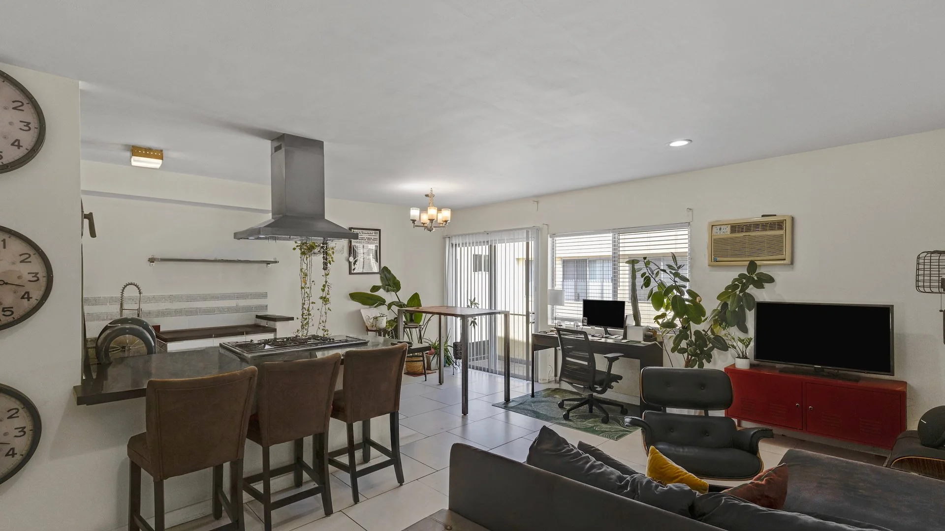 944 N Orange Grove Ave — Sale in West Hollywood, CA, photo 2 of 6