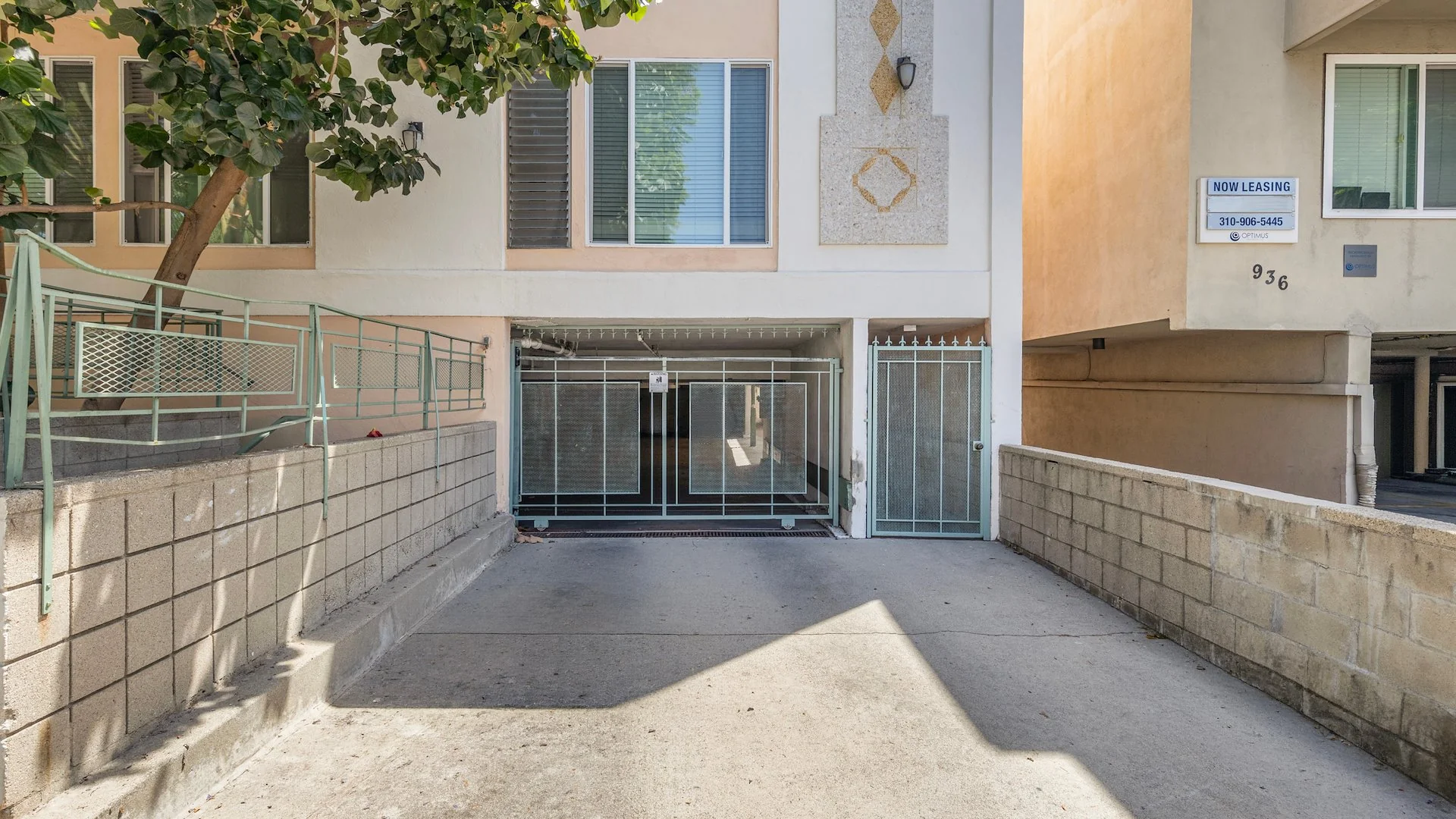944 N Orange Grove Ave — Sale in West Hollywood, CA, photo 3 of 6
