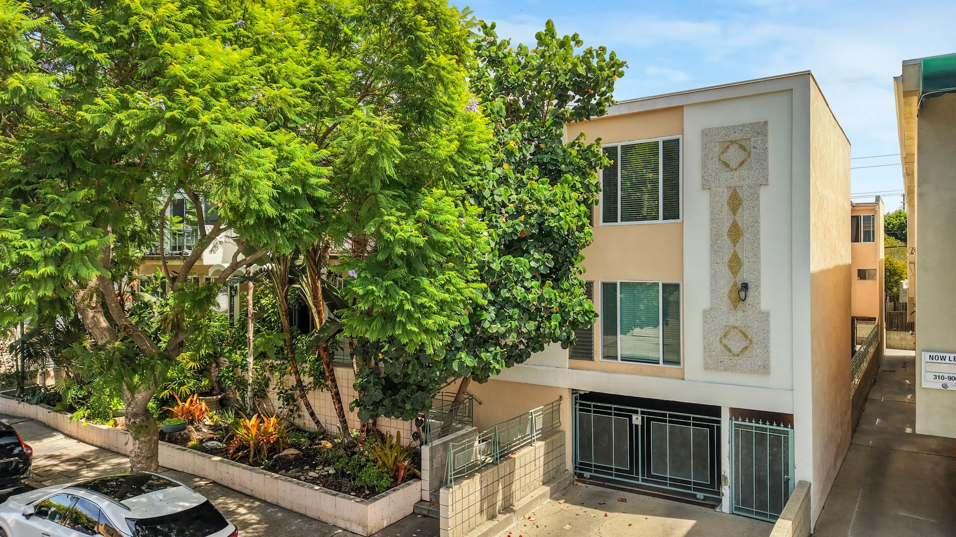 944 N Orange Grove Ave — Sale in West Hollywood, CA, photo 5 of 6