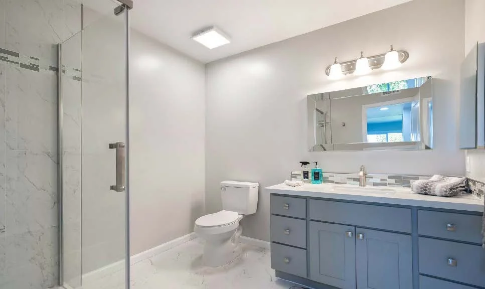French Quarter Apartments — Sale in Hayward, CA, photo 2 of 6