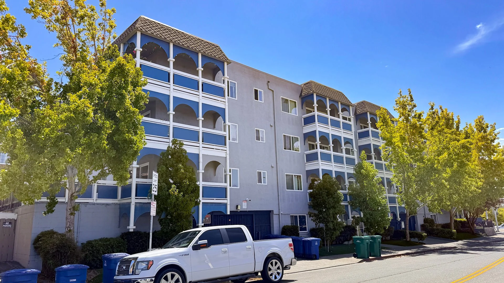 French Quarter Apartments — Sale in Hayward, CA, photo 3 of 6