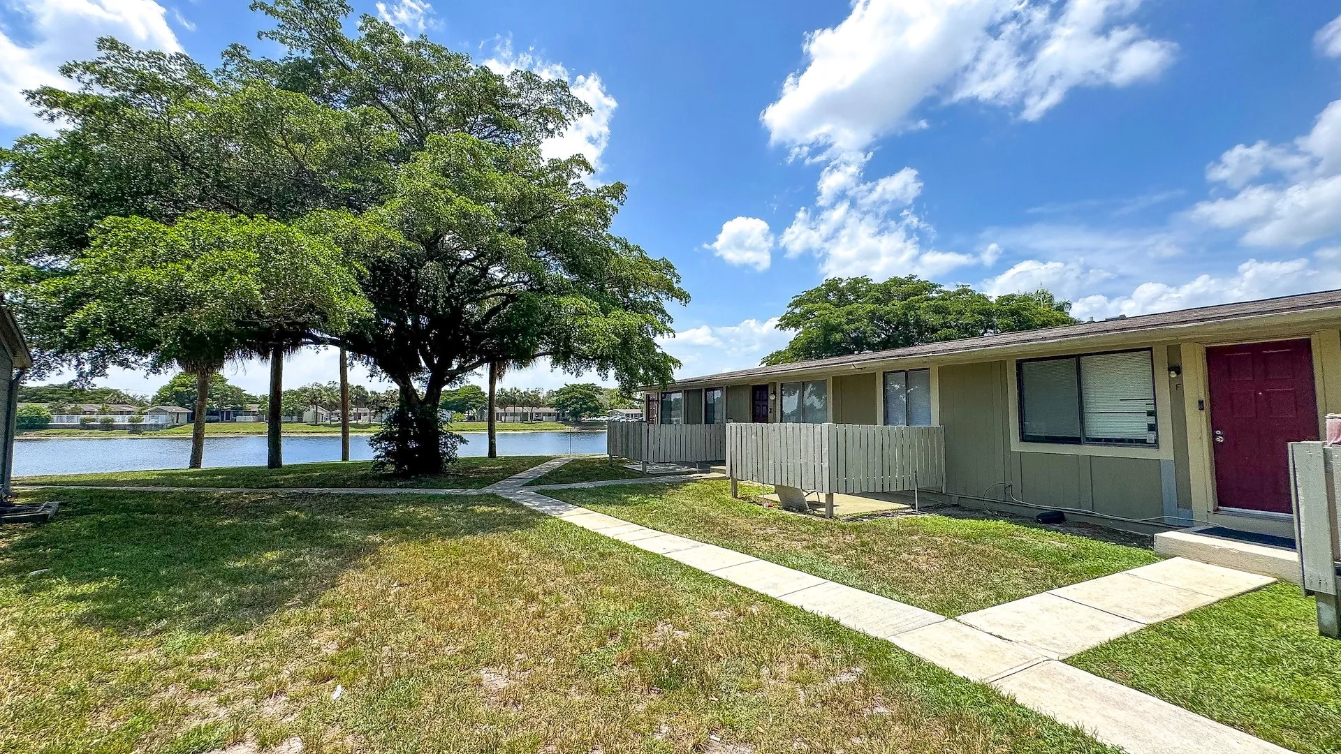 Oakland Hills Apartments — Sale in Margate, FL, photo 3 of 7