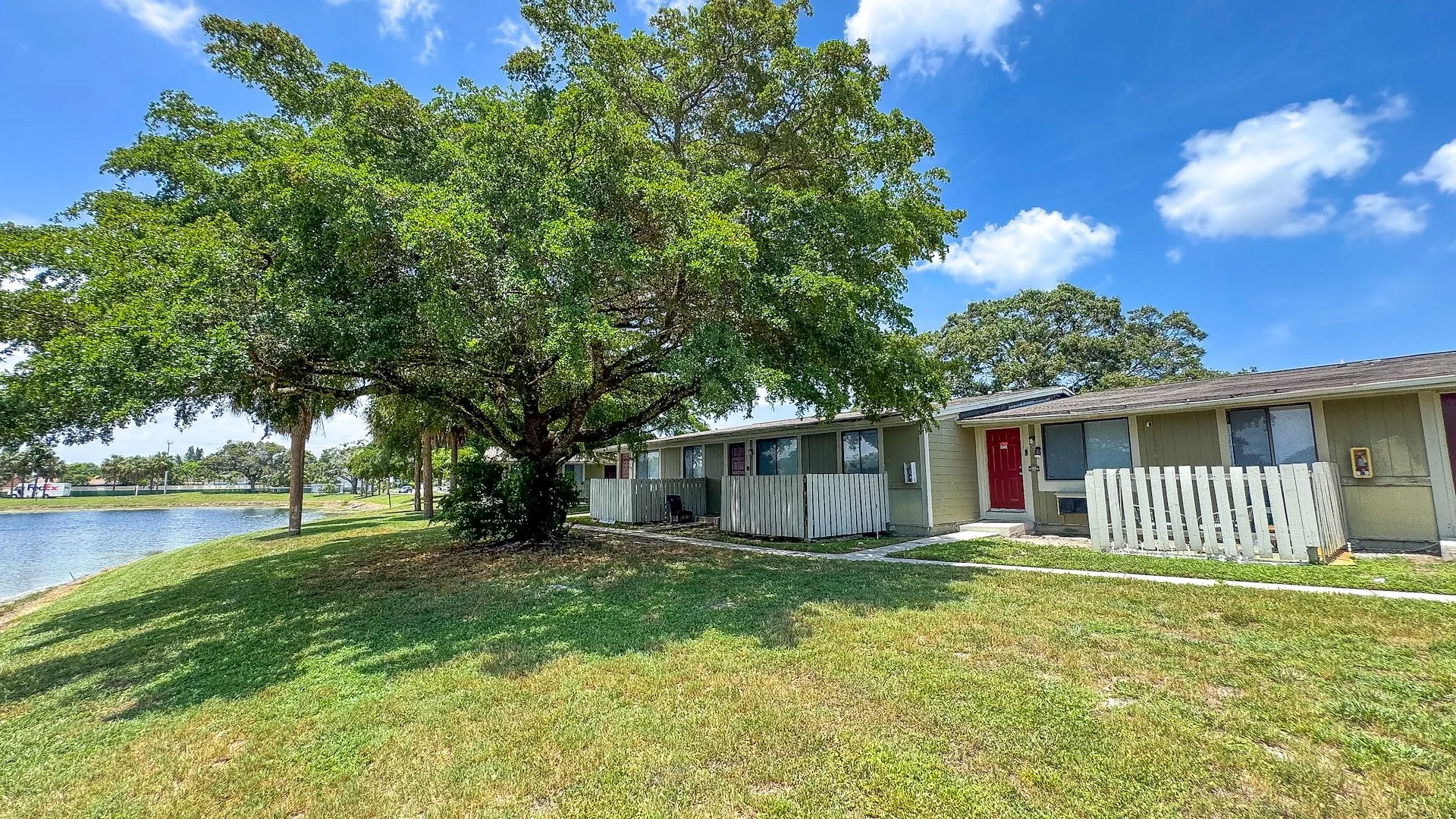 Oakland Hills Apartments — Sale in Margate, FL, photo 6 of 7