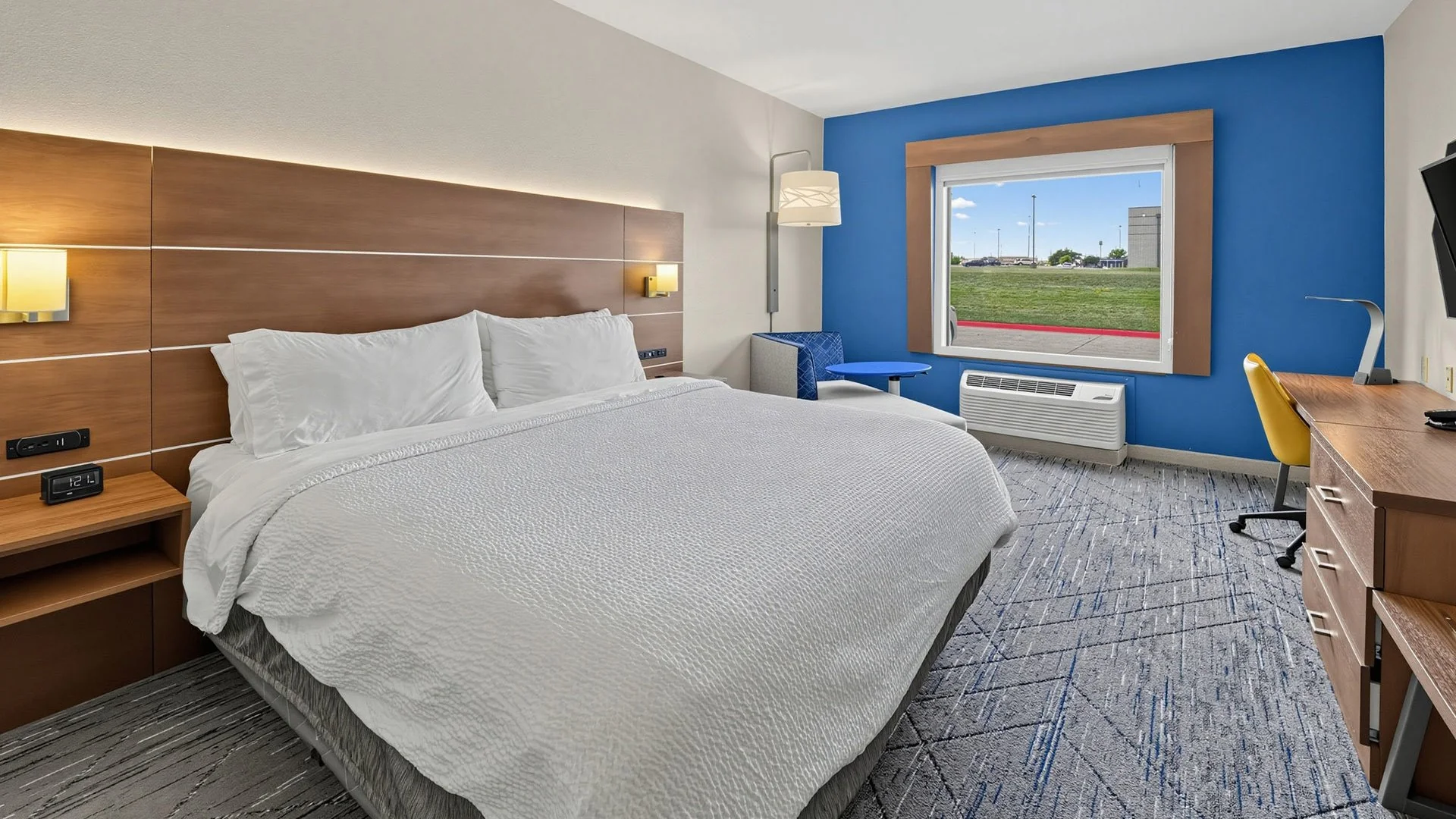Holiday Inn Express & Suites Texarkana — Sale in Texarkana, TX, photo 5 of 6