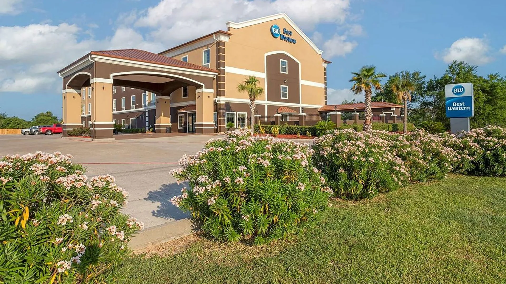 Best Western Texas City — Sale in Texas City, TX, photo 1 of 5