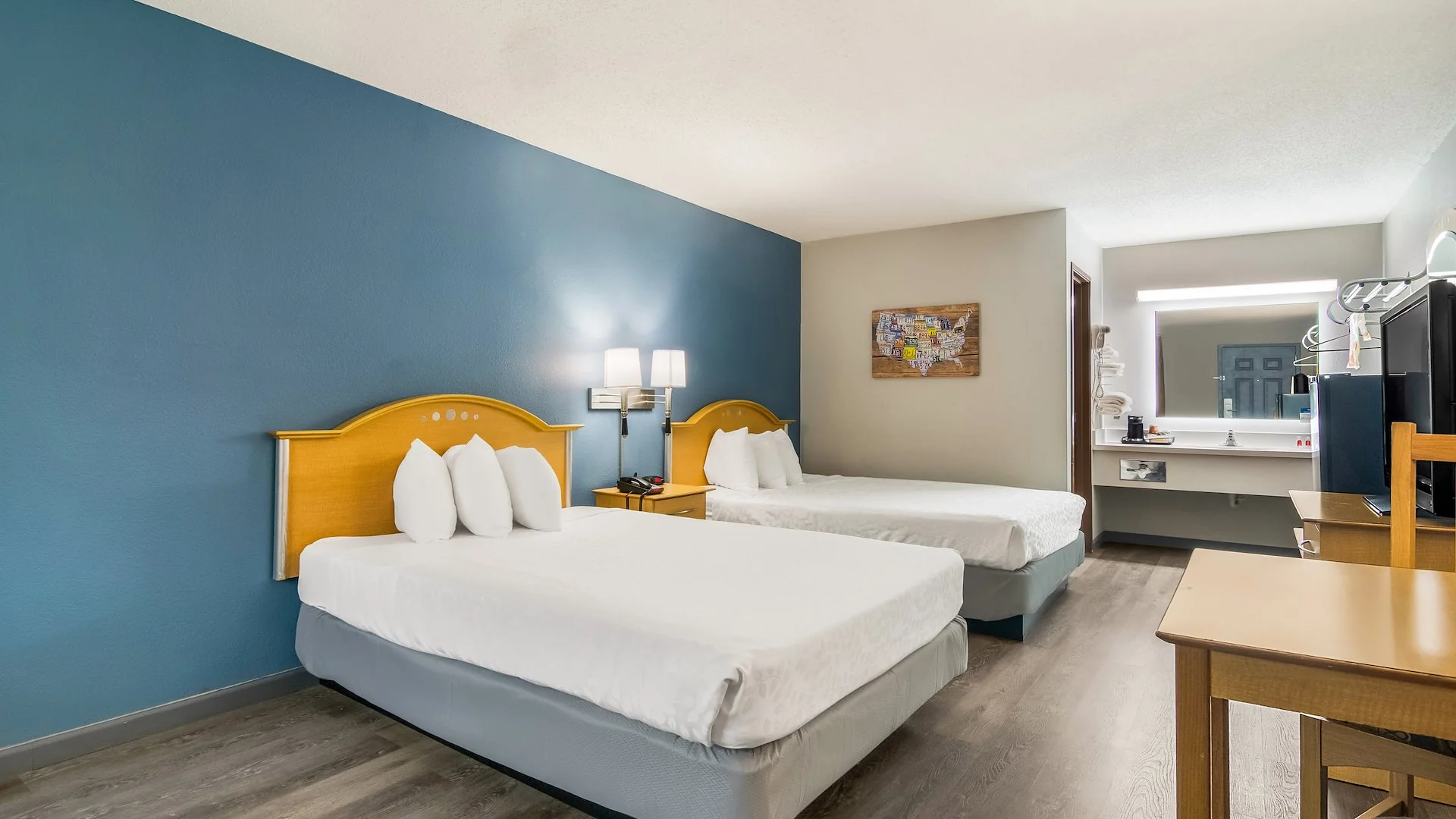 Econo Lodge Branson Theater District — Sale in Branson, MO, photo 4 of 5