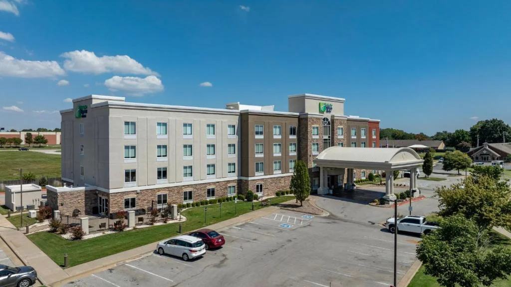 Holiday Inn Express & Suites Tulsa South Bixby — Sale in Tulsa, OK, photo 1 of 6