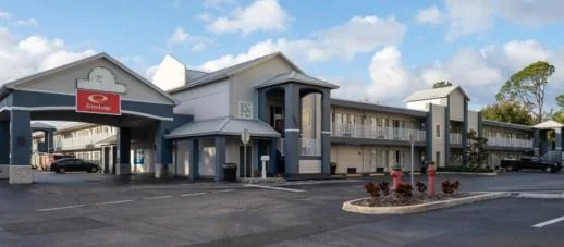 Dual Brand Econo Lodge & Suburban Studio - hospitality for sale in daytona beach, FL