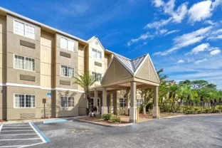 Baymont By Wyndham I Drive — Sale in Orlando, FL, photo 3 of 7