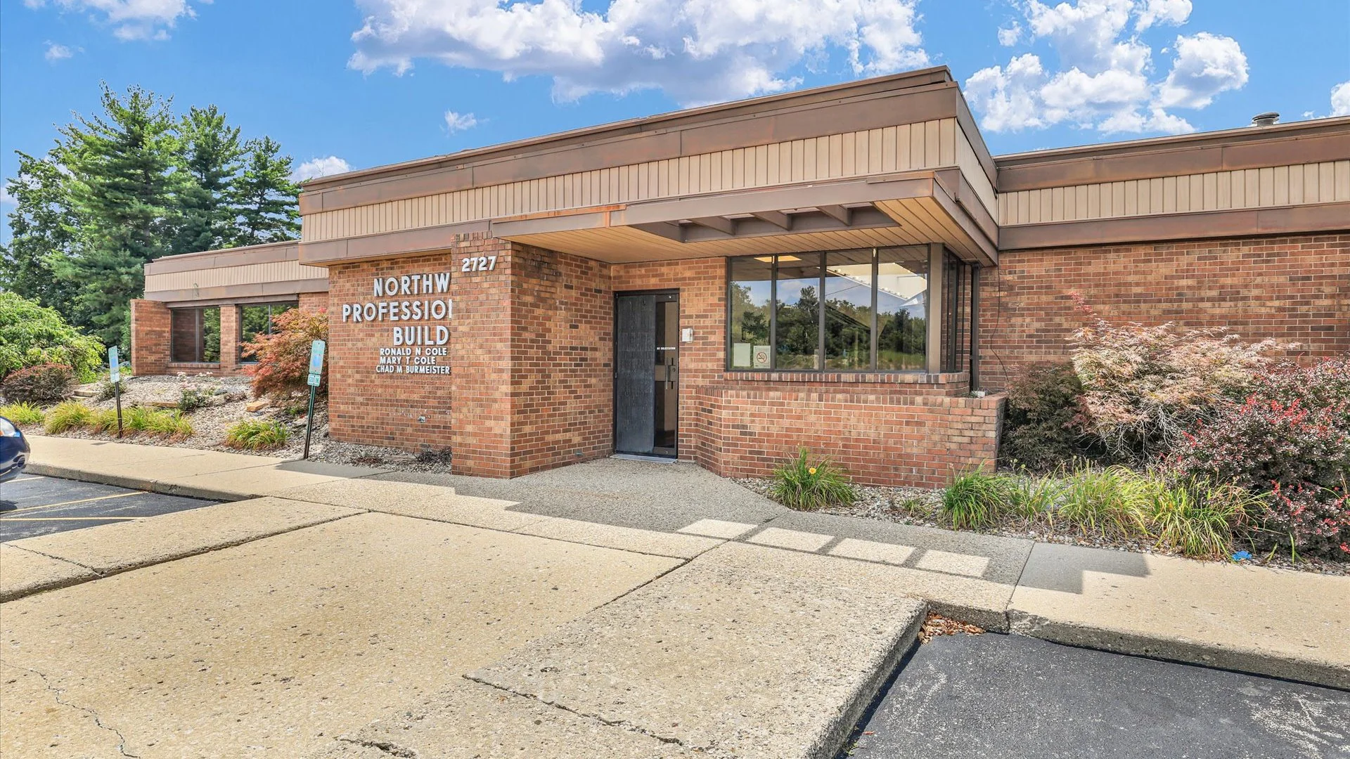 Northwest Professional Building — Sale in Decatur, IL, photo 2 of 2