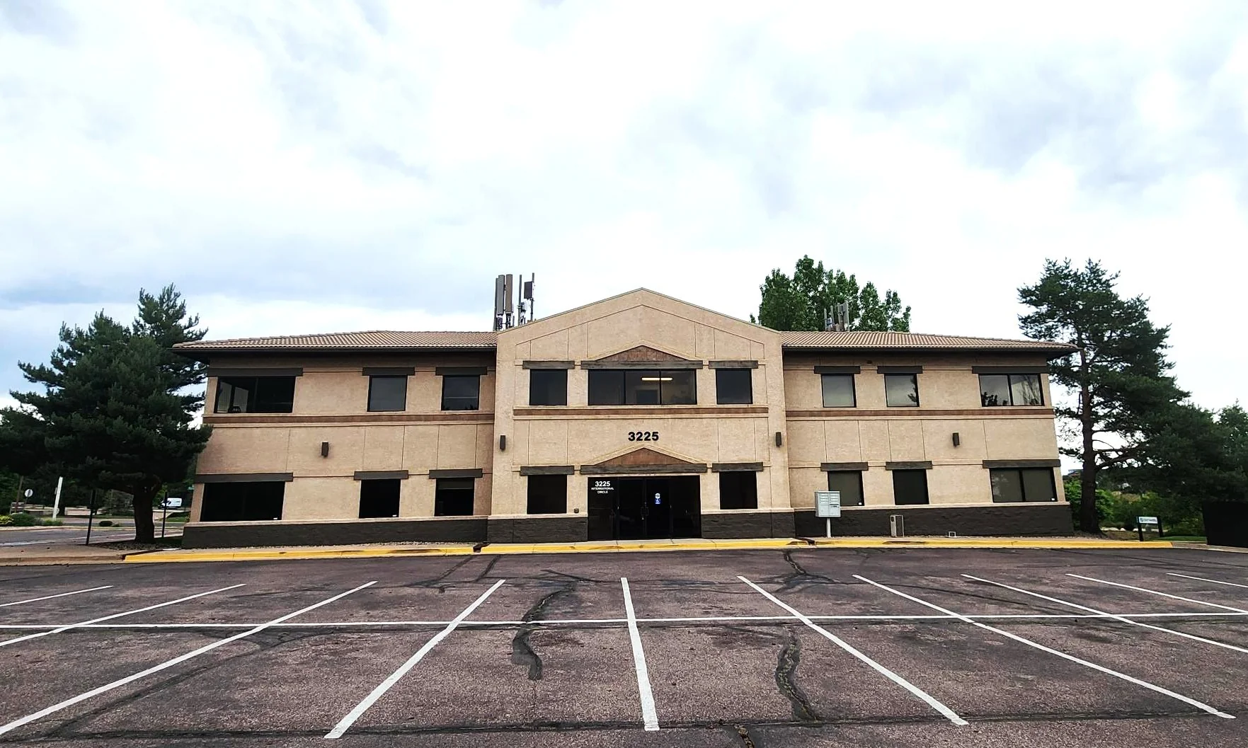 International Circle Medical Building, Colorado… — Sale in Colorado Springs, CO, photo 1 of 8