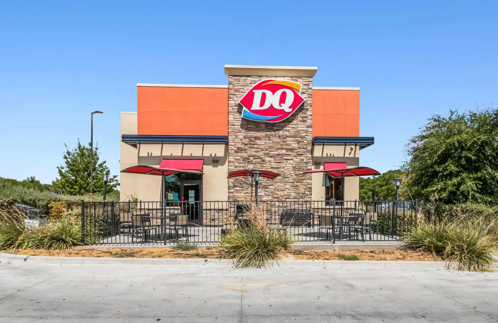 DQ Grill & Chill | New 20-Yr NNN | Personal Guaranty… — Sale in Westworth Village, TX, photo 1 of 3