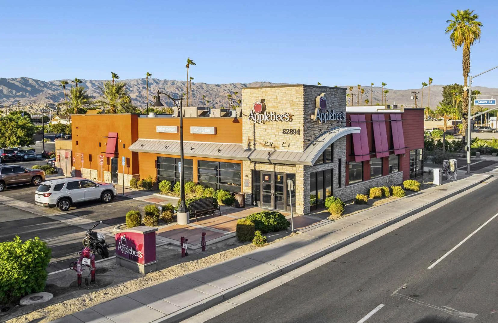 Applebee's | 7.00% CAP | NNN | Low Rent-to-Sales |… — Sale in Indio, CA, photo 1 of 3