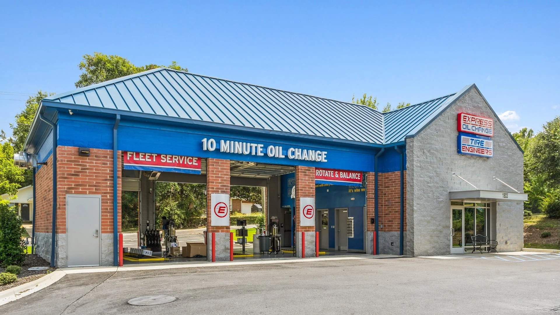 Express Oil Change Sale-Leaseback (Mavis Guaranty) — Sale in Northport, AL, photo 1 of 5