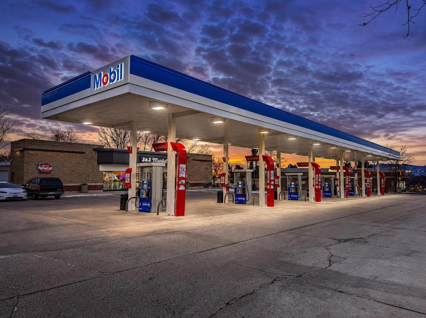 J&J market W/ Mobil Gas & Diesel — Sale in Colorado Springs, CO, photo 1 of 3