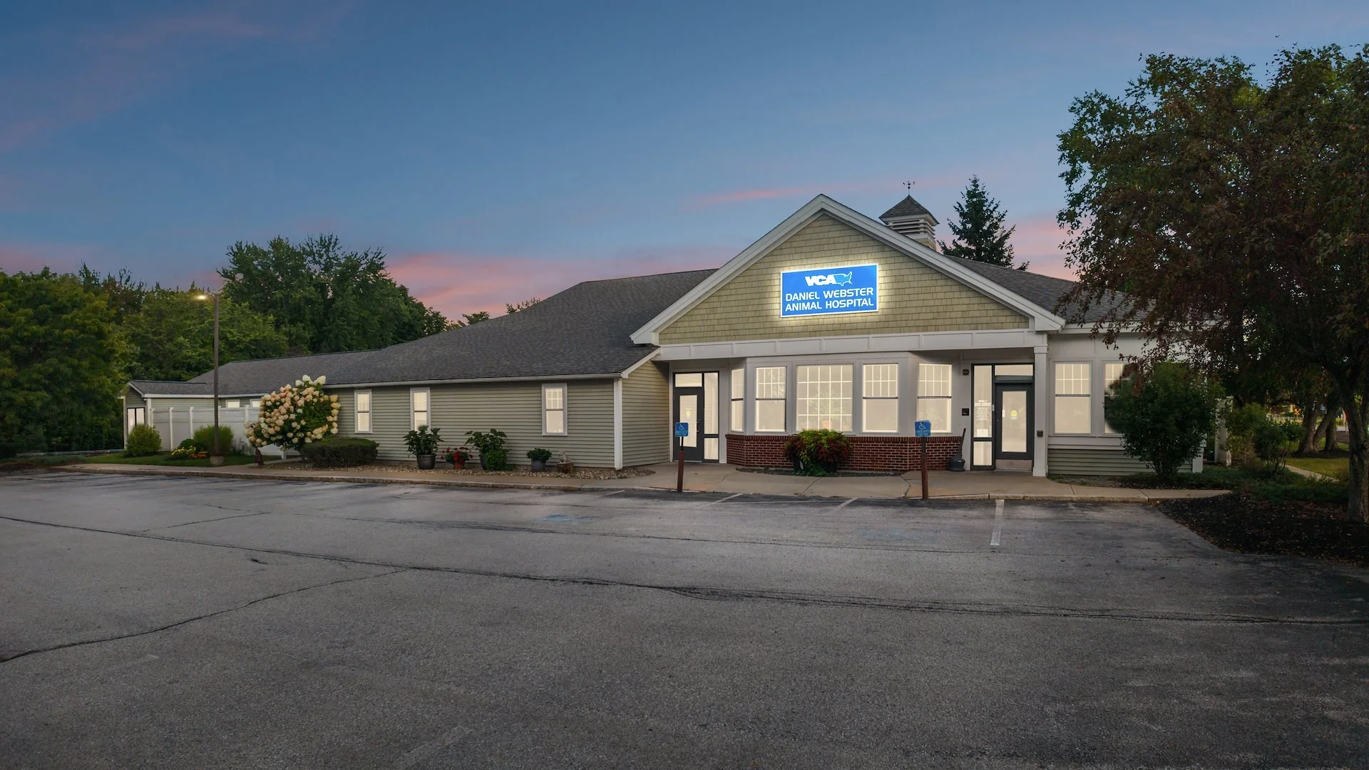 Vca Animal Hospital New 5Year Lease Extension Affluent Nh Submarket  - retail for sale in bedford, NH