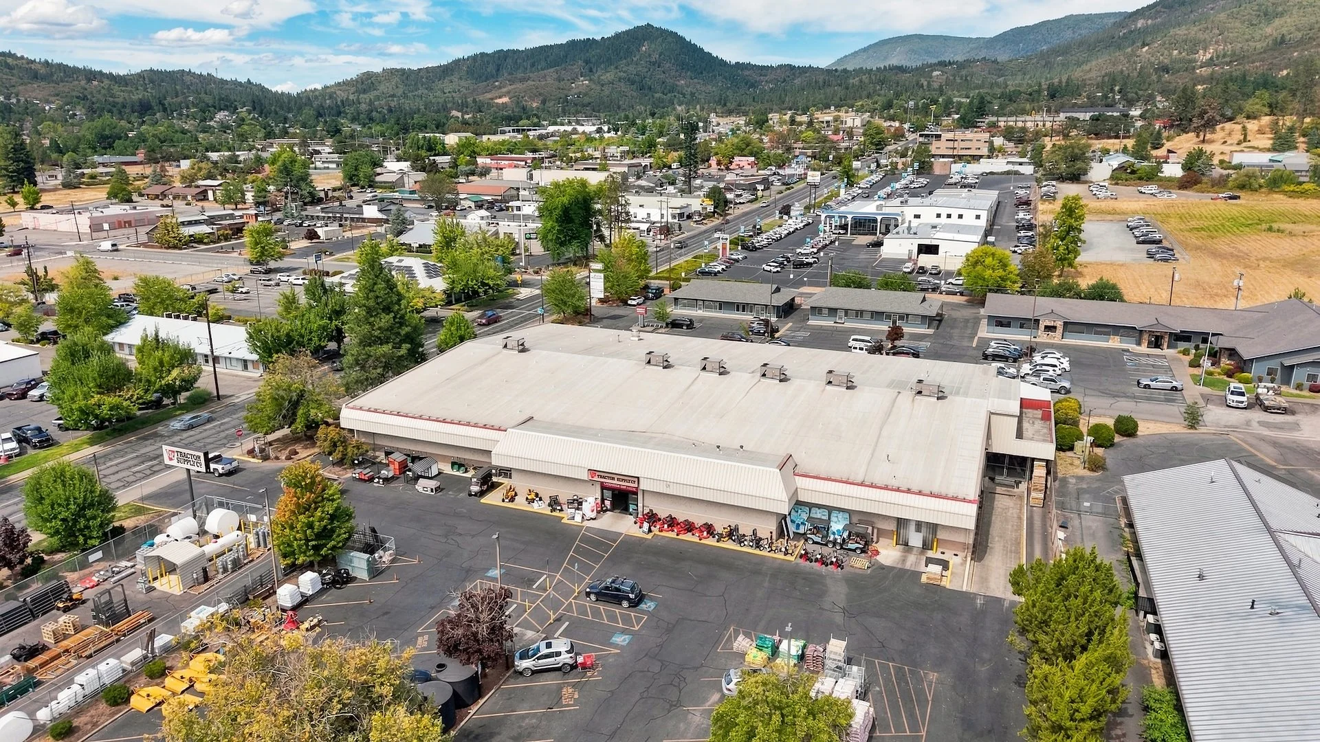 Tractor Supply Company - retail for sale in grants pass, OR