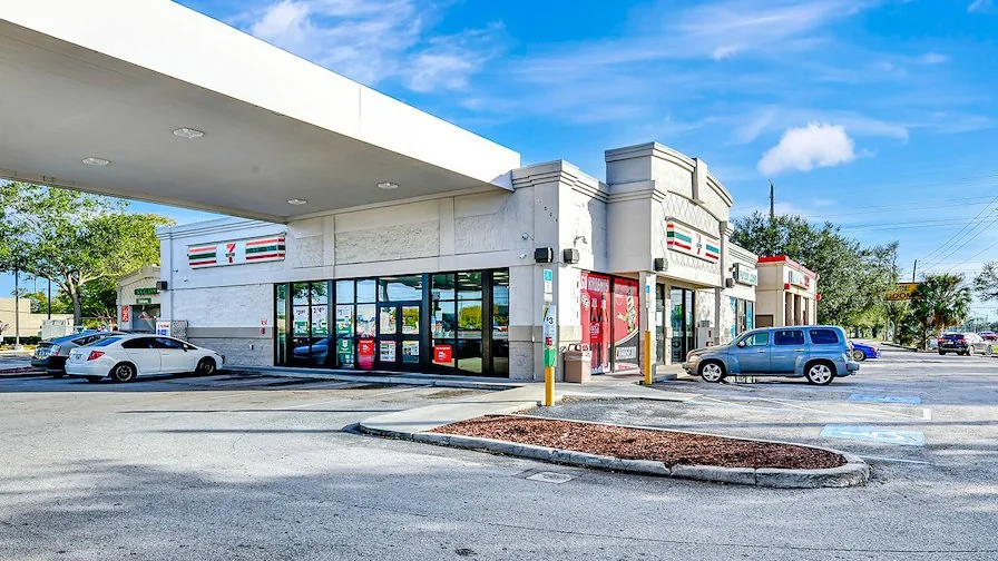7-Eleven Corp. Guarantee | Hard Corner Signalized… — Sale in Orlando, FL, photo 2 of 2