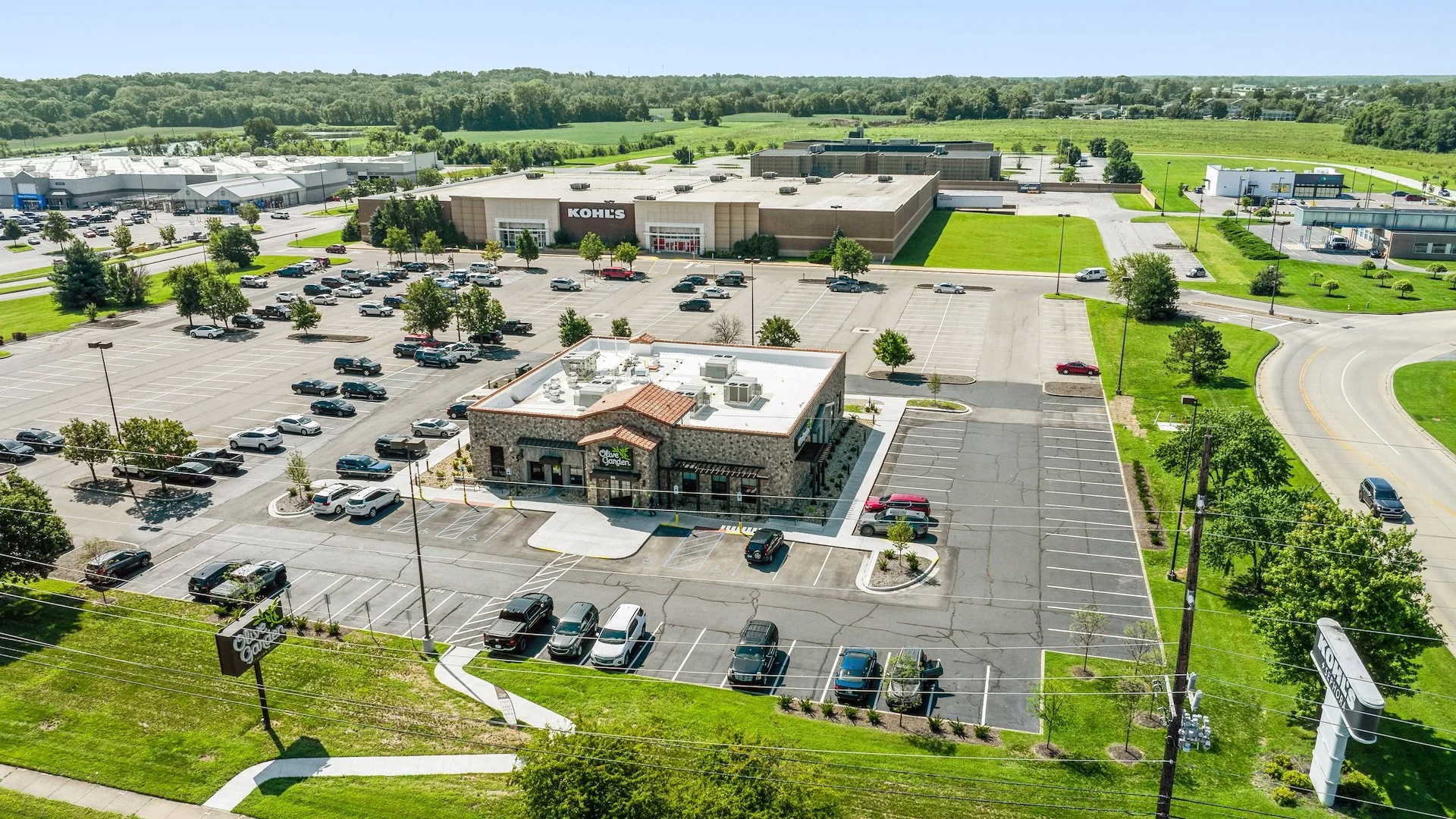 711 & 975 Creekview Drive — Sale in Columbus, IN, photo 2 of 5