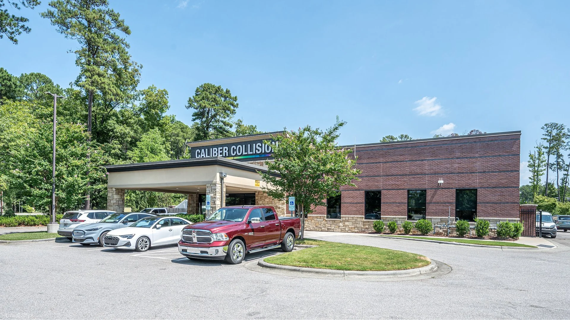 Caliber Collision | Fast-Growing Raleigh MSA | $159K+… — Sale in Apex (Raleigh Msa), NC, photo 4 of 8