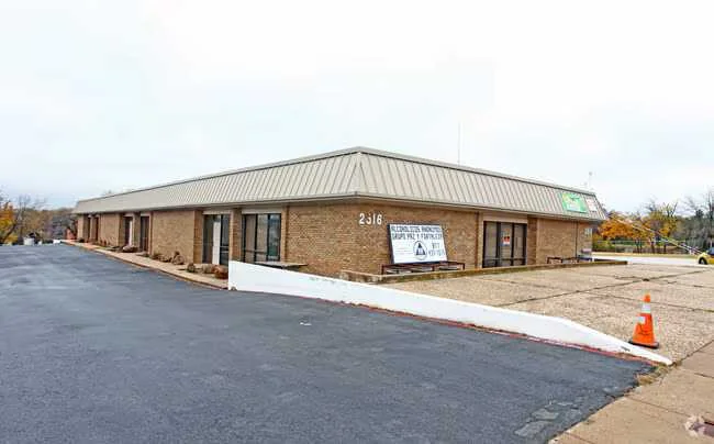 2512-2516 Oakland Blvd — Sale in Fort Worth, TX, photo 2 of 2