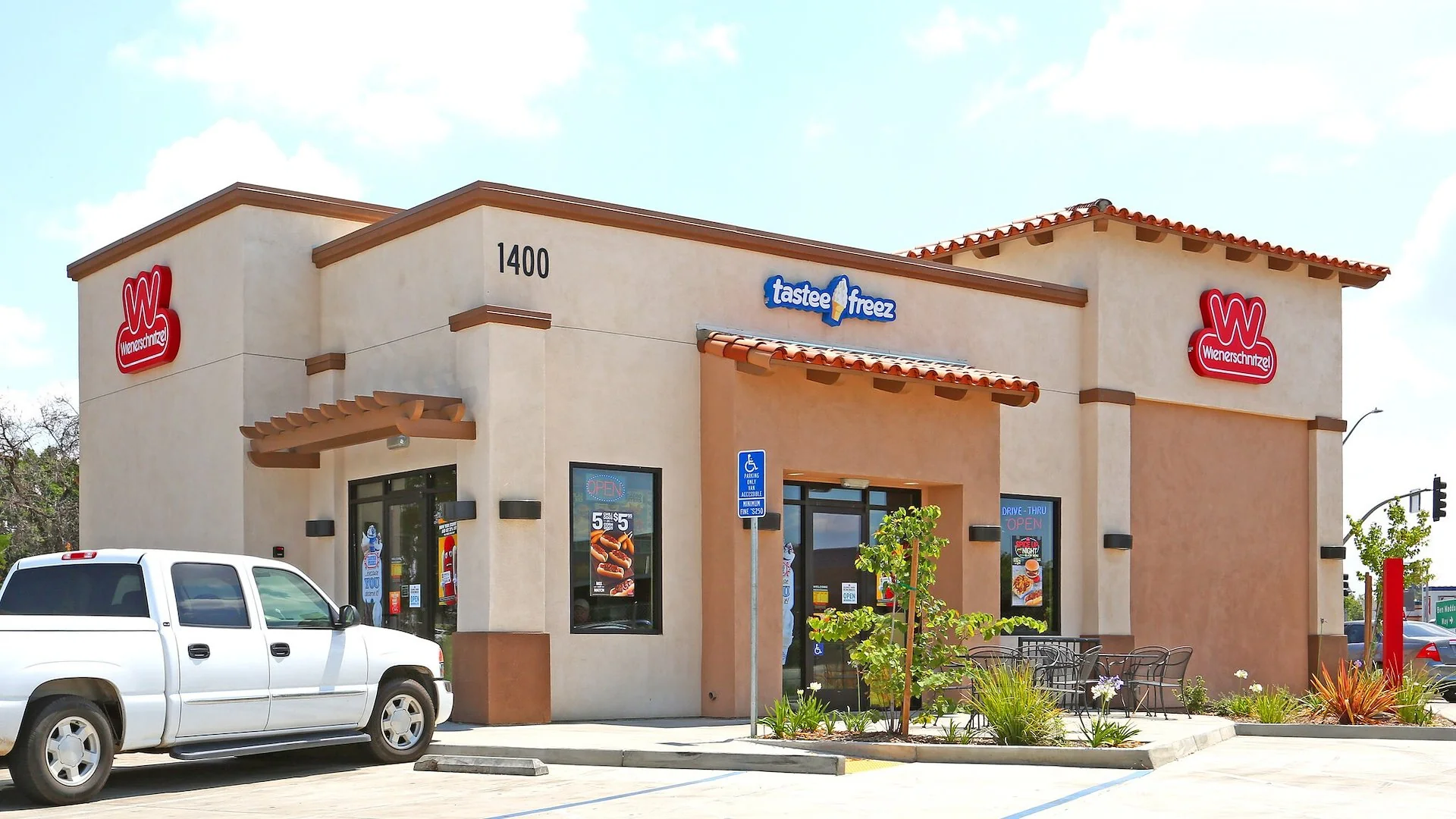 QSR Drive Thru - Previous Wienerschnitzel — Sale in Visalia, CA, photo 1 of 8
