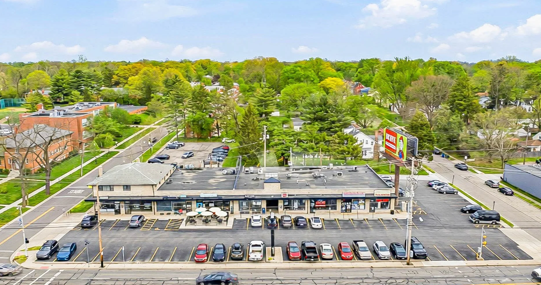 Sharon Square — Sale in Worthington, OH, photo 1 of 1