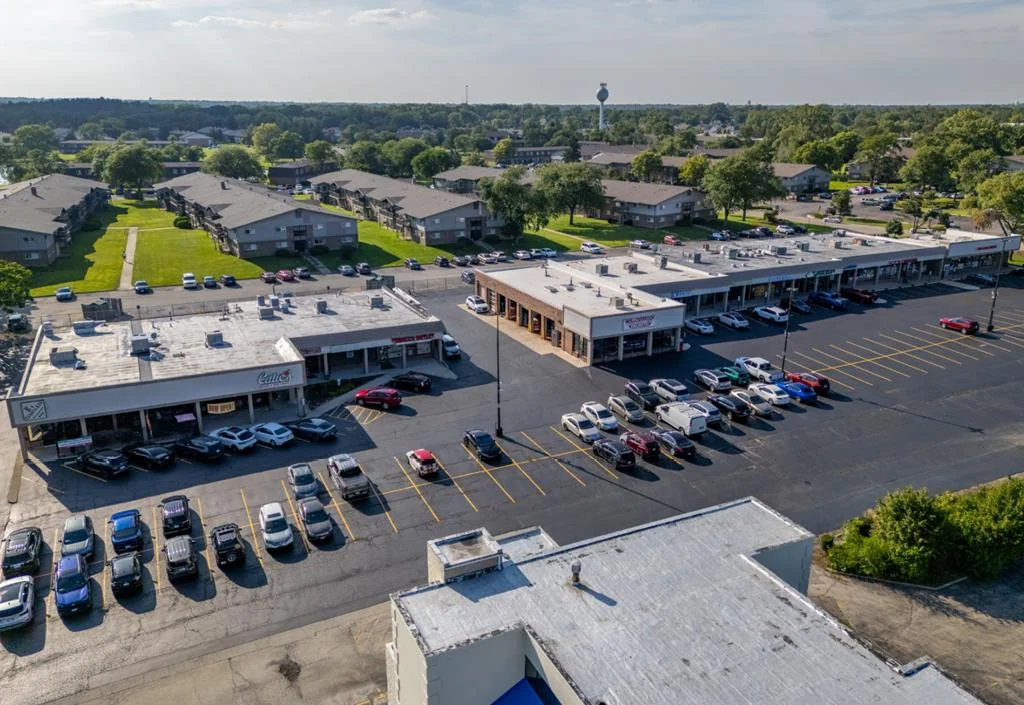 Somerset Plaza | Unanchored Strip Retail | DuPage… — Sale in Willowbrook, IL, photo 3 of 8