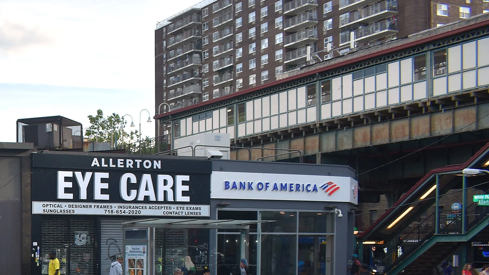 Bronx Bank of America & Citibank — Sale in Bronx, NY, photo 3 of 3