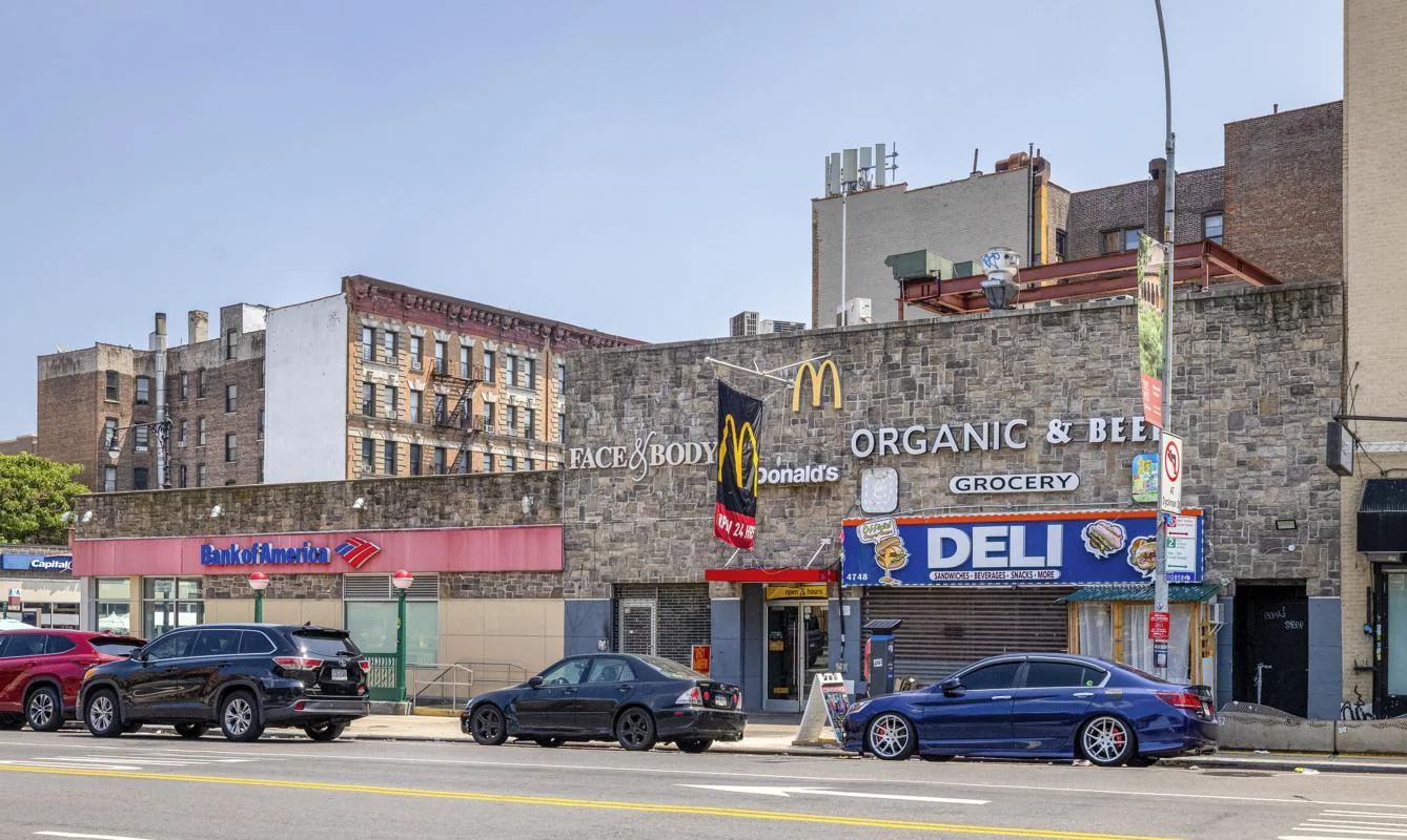 Manhattan | McDonalds and Bank of America — Sale in New York, NY, photo 1 of 4