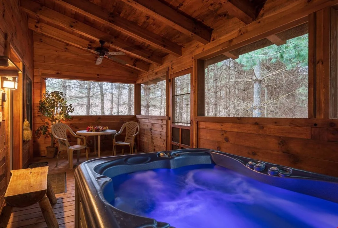 Oakwood Cabins — Sale in New Plymouth, OH, photo 5 of 8