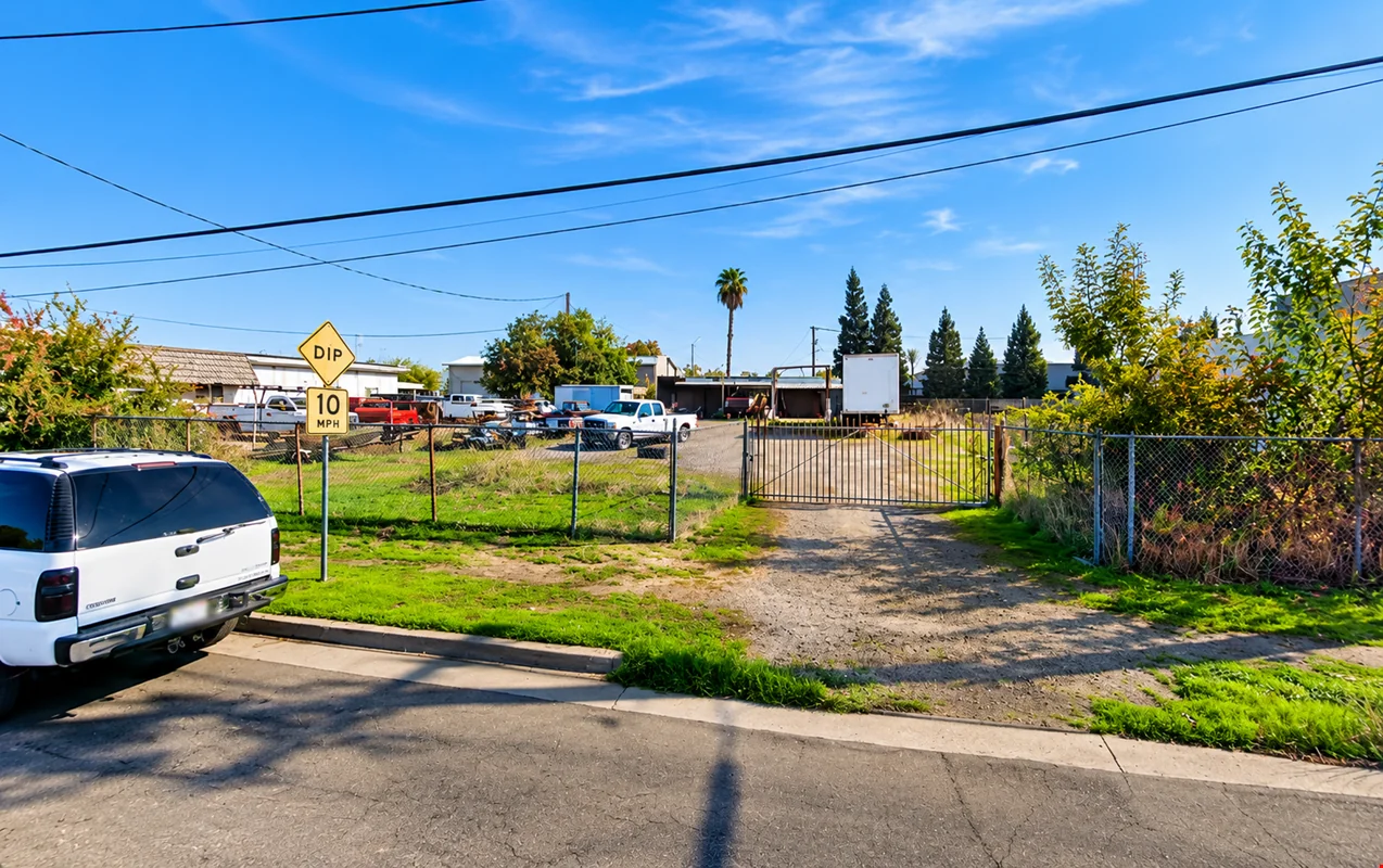 7080 N Harrison Ave — Sale in Fresno, CA, photo 6 of 7