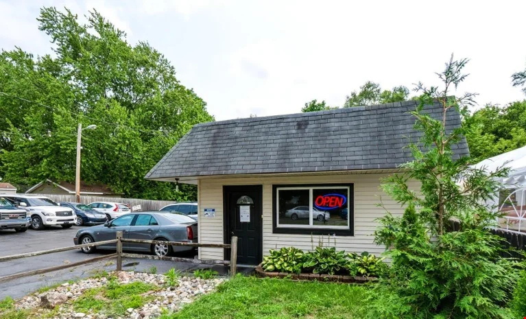 2427 S Rundle Ave — Sale in Lansing, MI, photo 8 of 8