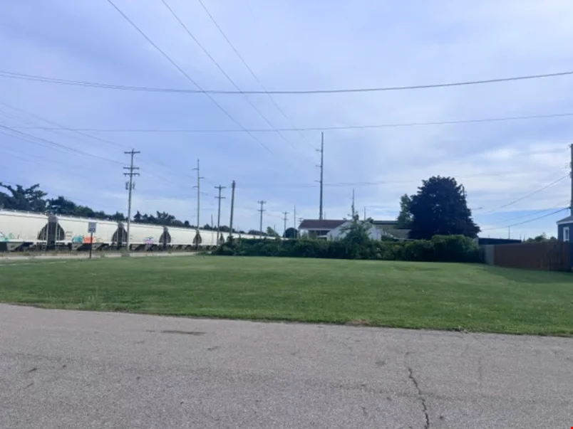 2307 W. Kalamazoo St. — Sale in Lansing, MI, photo 2 of 4