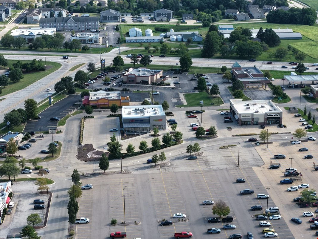 7 Retail Outlots | Shoppes at Grand Prairie — Sale in Peoria, IL, photo 3 of 8