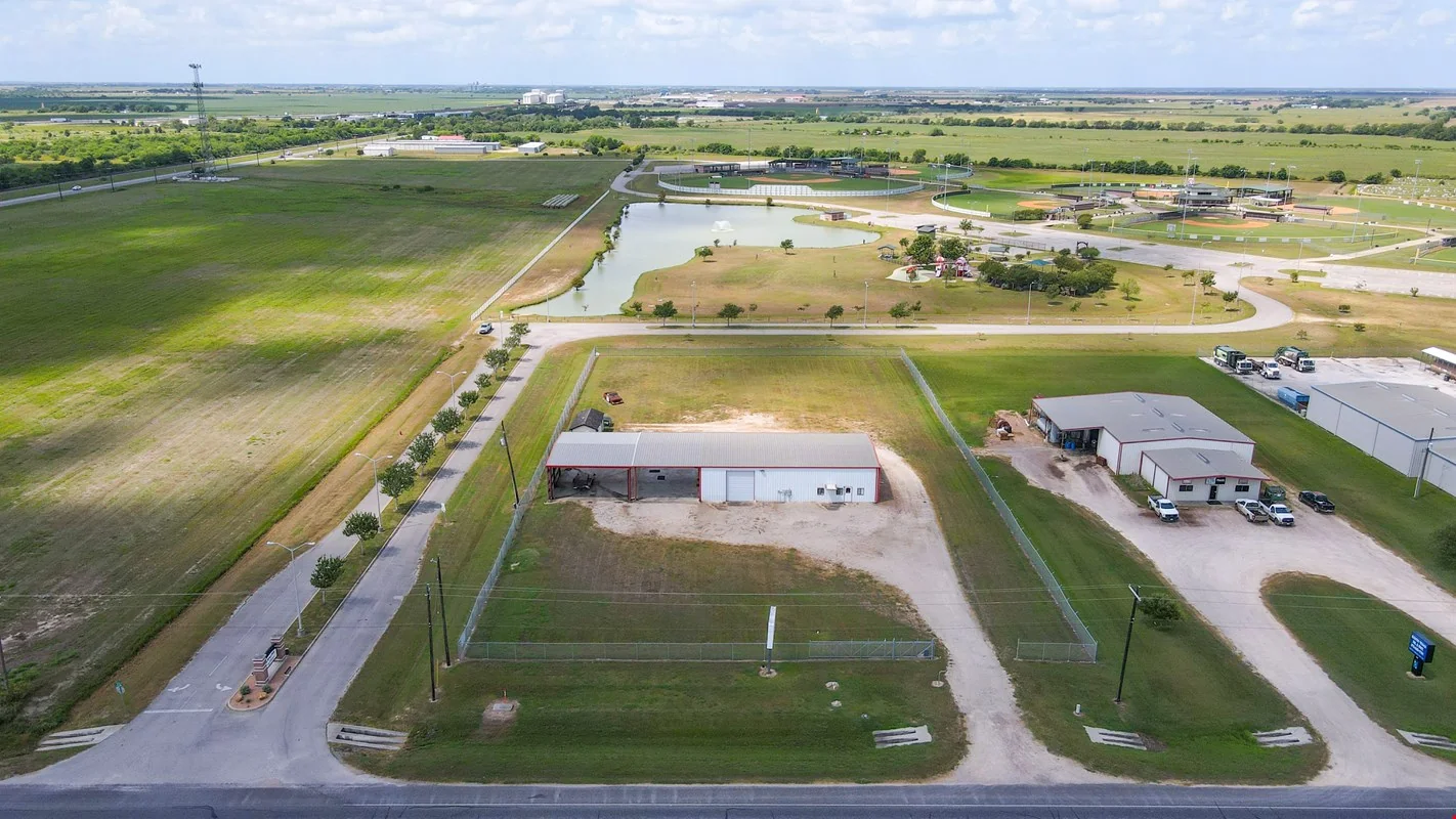 309 West Loop, El Campo TX 77437 — Sale in El Campo, TX, photo 3 of 8
