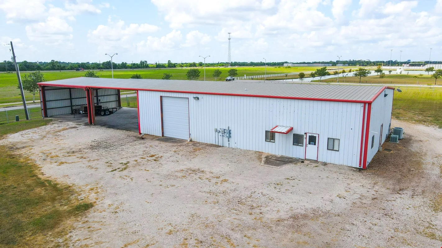 309 West Loop, El Campo TX 77437 — Sale in El Campo, TX, photo 8 of 8