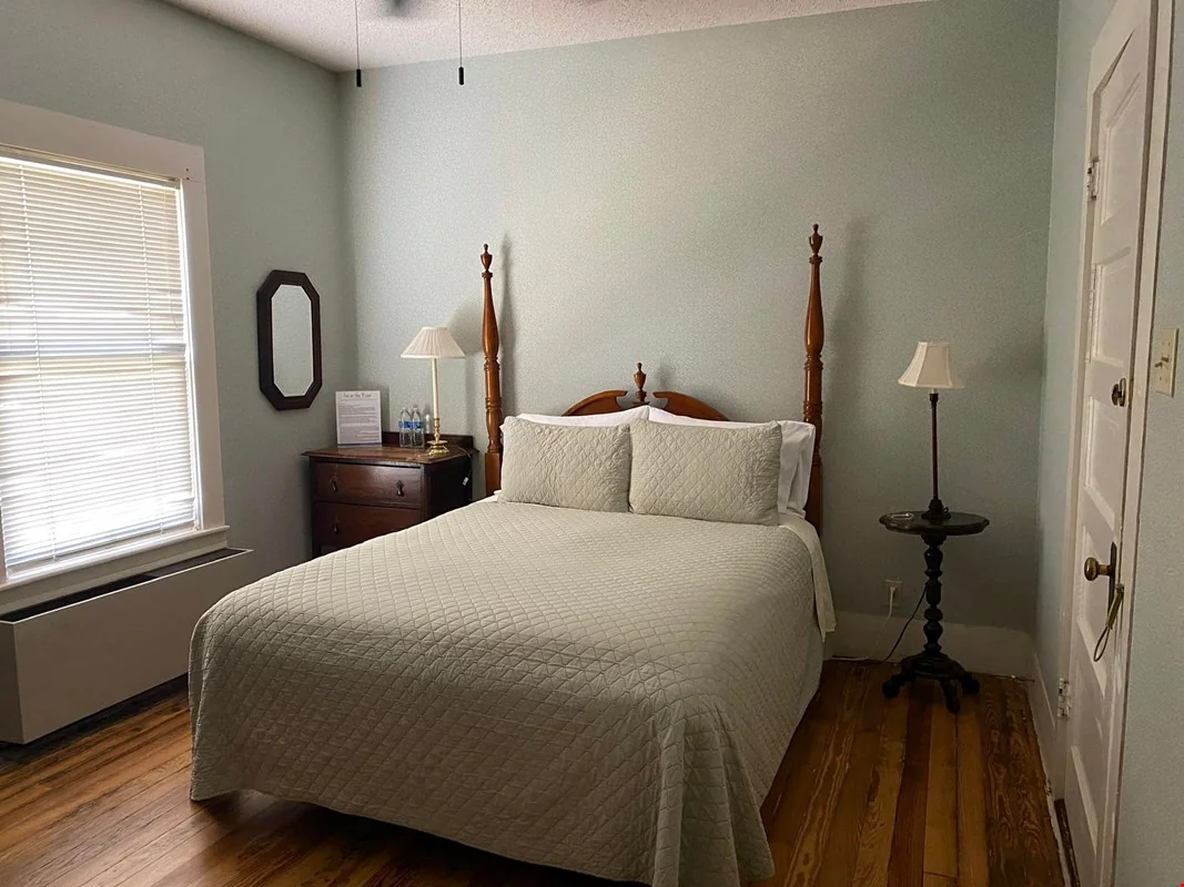 The Inn On The River — Sale in Glen Rose, TX, photo 4 of 8